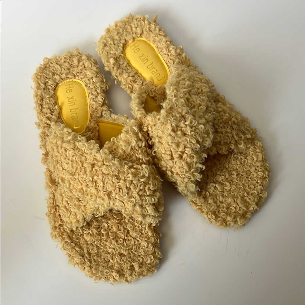 HE XIN BRAND Yellow Fuzzy Slippers 40 fits US 9